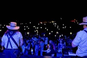 amish outlaws crowd