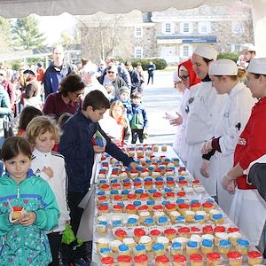 Student of the Culinary Arts Institute of Montgomery County Community College serve cupcakes at Washington's Birthday. Photo by Matthew Moorhead