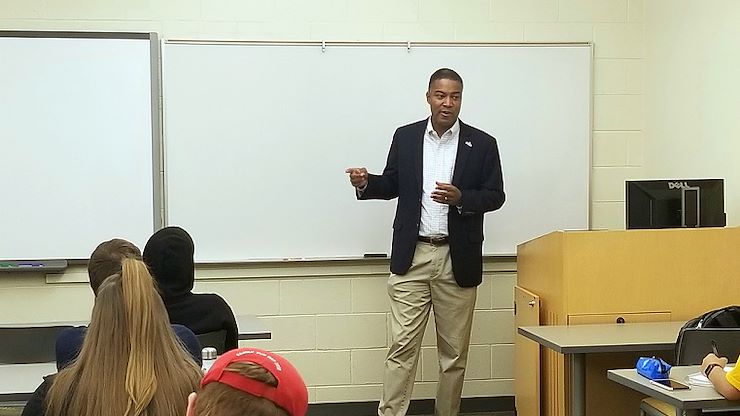 Kenneth E. Lawrence Jr., Vice Chair of the Montgomery County Commissioners, shares his experience as a commissioner with students as part of the Legislator-in-Residence Program.