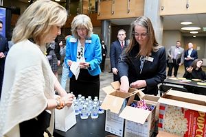 Packaging food bags for students