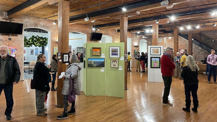 Montgomery County Community College is hosting the Pottstown Area Artists Guild’s Members Winter Show at its North Hall gallery now through Jan. 28. Visitors are invited to vote for their favorite artwork. The artwork with the most votes will be announced at the close of the exhibit. Photos by Diane VanDyke