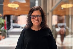 English Senior Lecturer Wendy Erhardt is the recipient of the 2026 Barnes & Noble Part-Time Faculty Teaching Excellence Award.