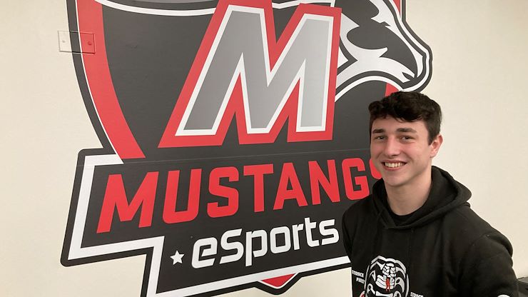 Exercise Science and Wellness student and Mustangs eSports athlete Aidan Phelan has been named the recipient of the Montgomery County Coaches Hall of Fame Annual Scholarship. Photos by Eric Devlin.
